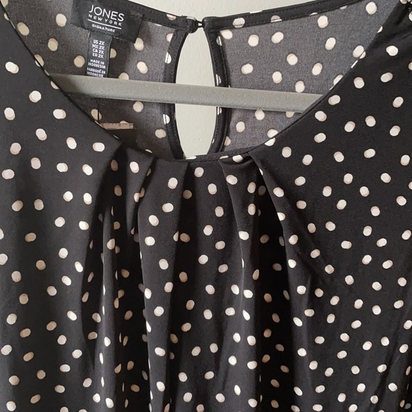 Sleeveless blouse - Picture 2 of 2